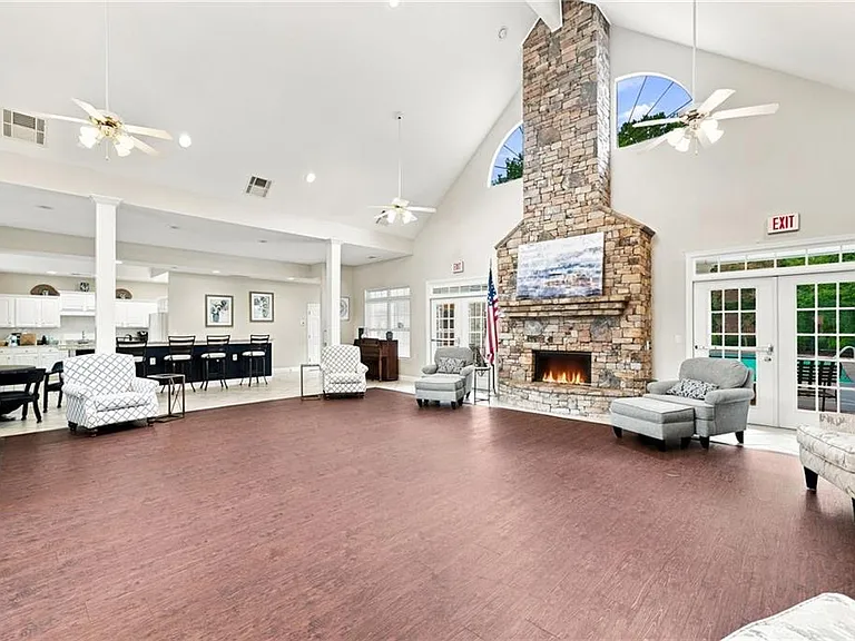3204 Village Ln — Photo 41