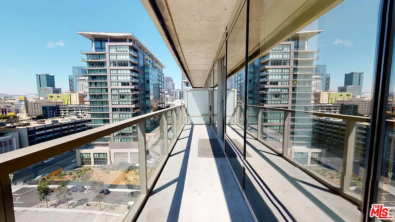 2 bed, 2.0 bath, 1180 sqft, $4,500 — Photo 3