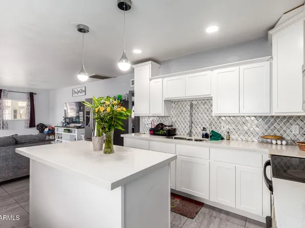 2744 W CAMPBELL Avenue, Phoenix, AZ 85017