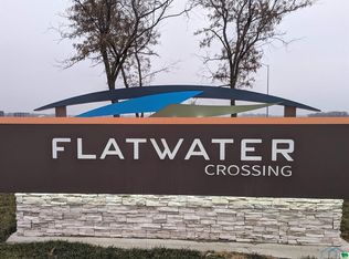 393 Walnut Ln, South Sioux City, NE 68776