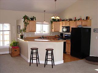 3rd image of 197 Woodman Dr