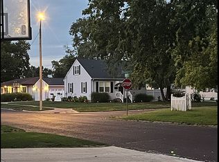 1003 Market St, Pekin, IL 61554