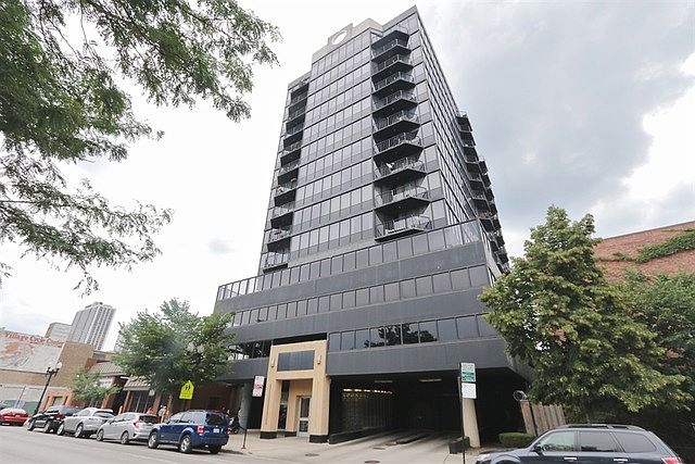 1st image of 1309 N Wells St APT 902