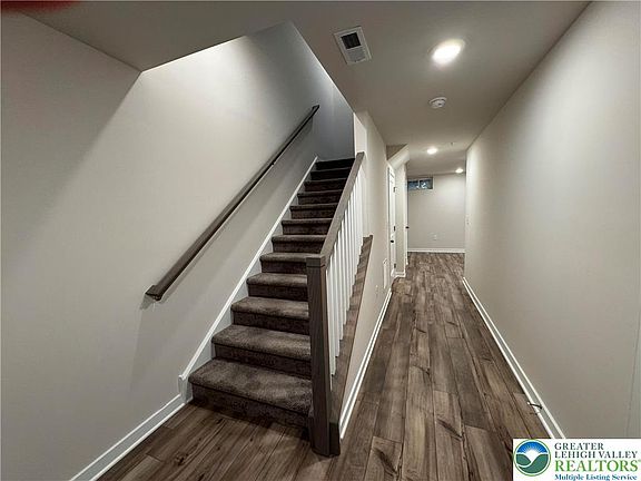 3rd image of 7634 Clayton Ave