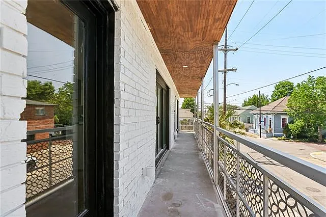 2 bed, 2.0 bath, 1300 sqft, $2,800 — Photo 2