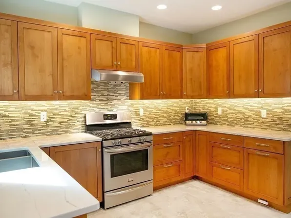 31 Rowe St #1, Melrose, MA 02176