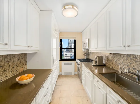 233 East 69th Street image 7 of 12