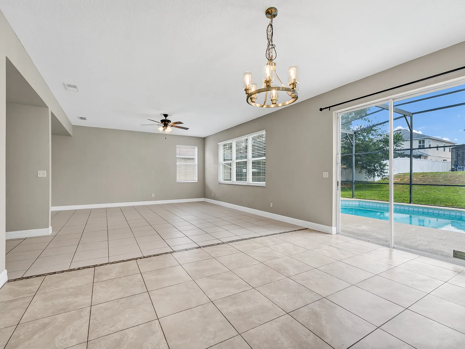 7 bed, 3396 sqft, $3,290 — Photo 2
