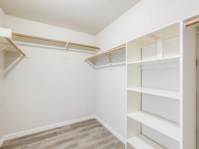 915 Penny Royal Ct — Photo 16