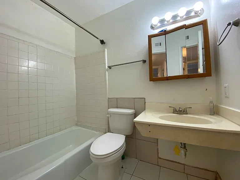 1 and 2 Bedrooms Great Location with Community Pool and Onsite Laundry! 1/2 of Mile from U of A — Photo 23