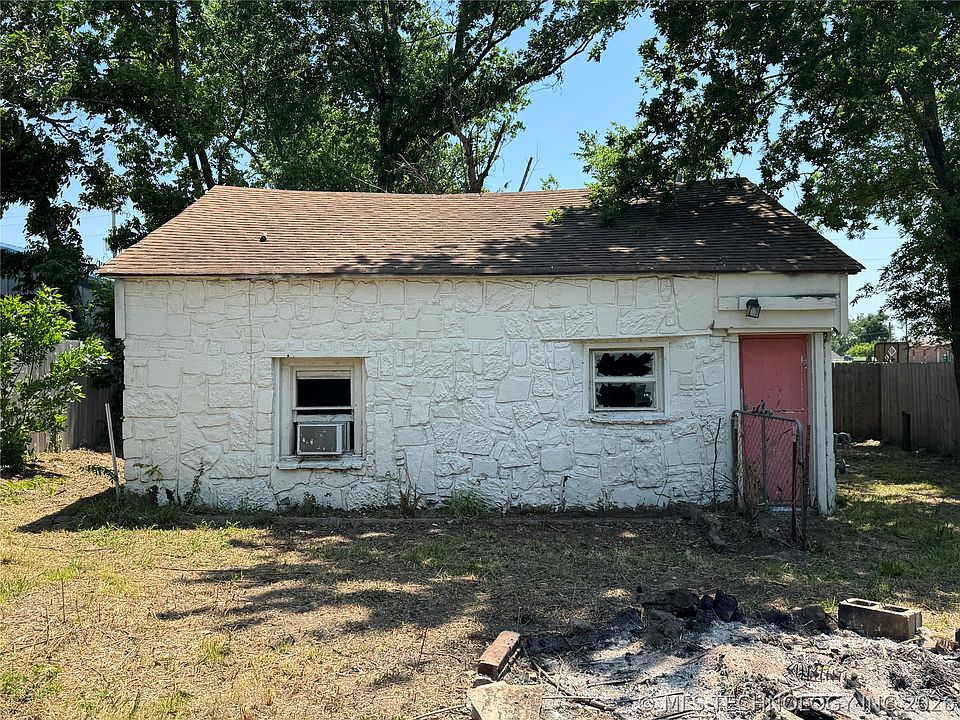 1st image of 305 S Chickasaw Ave #1/2
