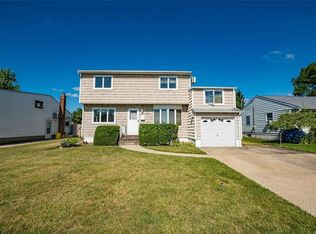 132 S Fordham Rd, Hicksville, NY 11801