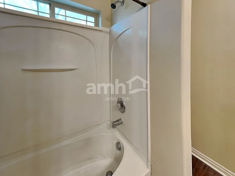 1444 S 50 W — Photo 9