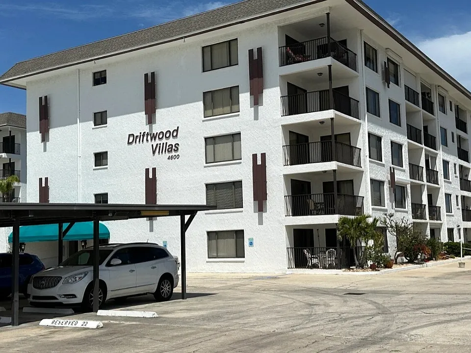 4600 Ocean Beach Blvd #202