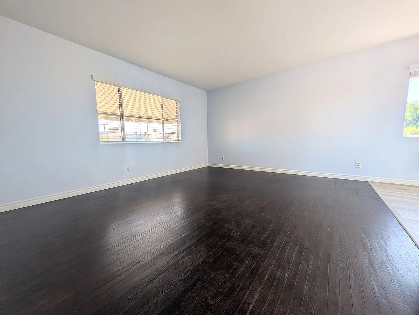 Spacious 2-bedroom 1-bath — Photo 3
