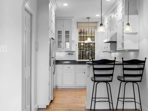 54 Myrtle St APT 1, Boston, MA 02114