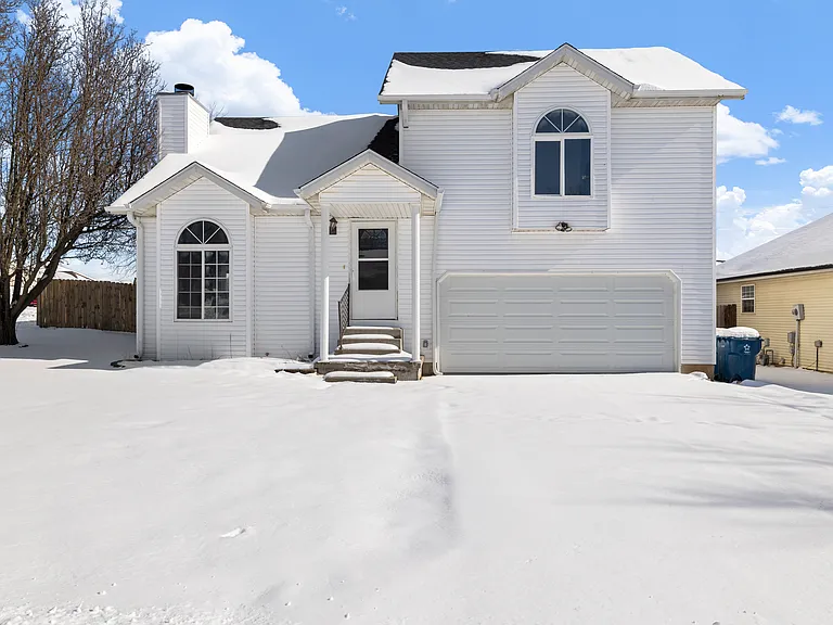 826 S Hickory Ln — Photo 1