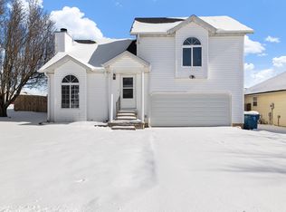 826 S Hickory Ln, Nixa, MO 65714