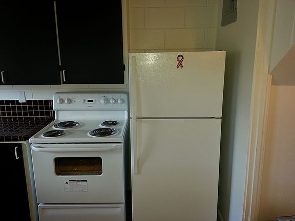 Stove & Refrig Included