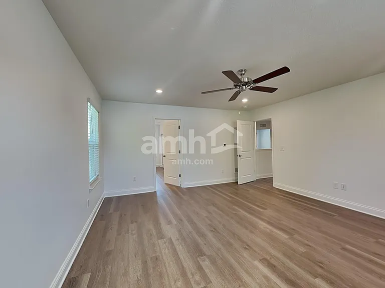 319 Pine Hill Ct — Photo 13