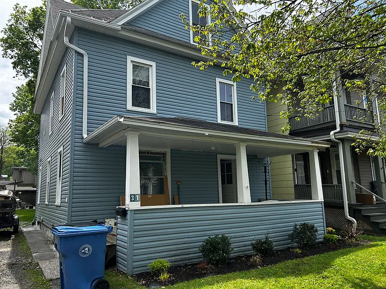 31 Maple Ave — Photo 1