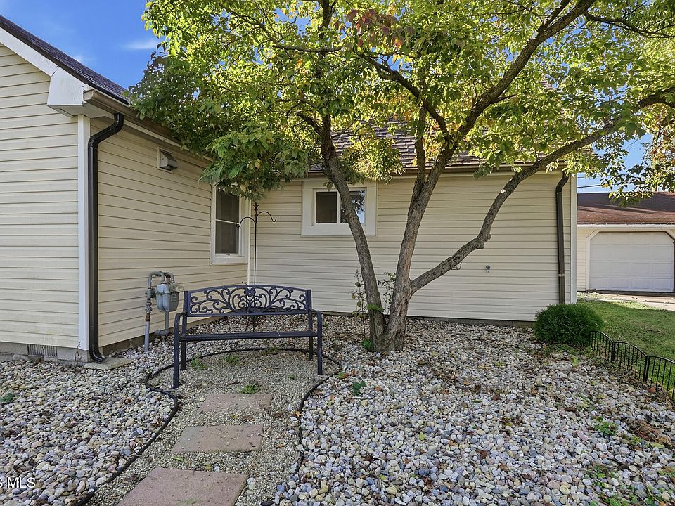 4th image of 1543 Travis Dr