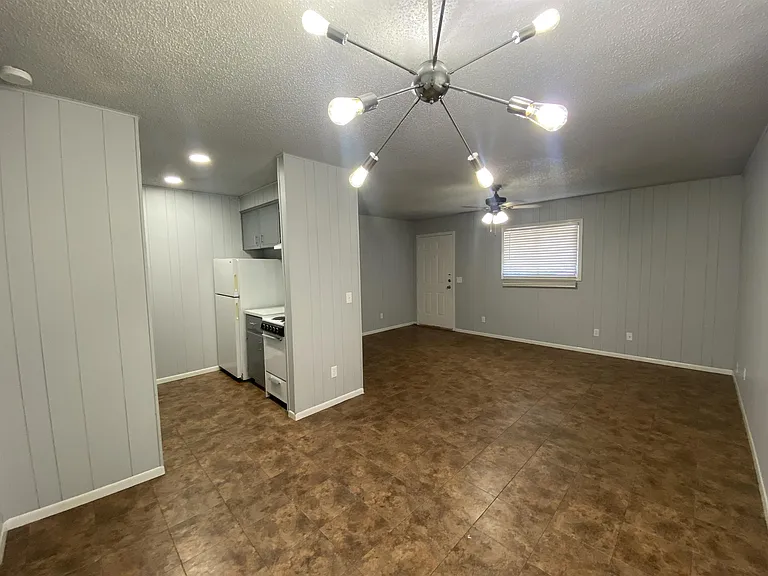 222 S Westgate Dr — Photo 8
