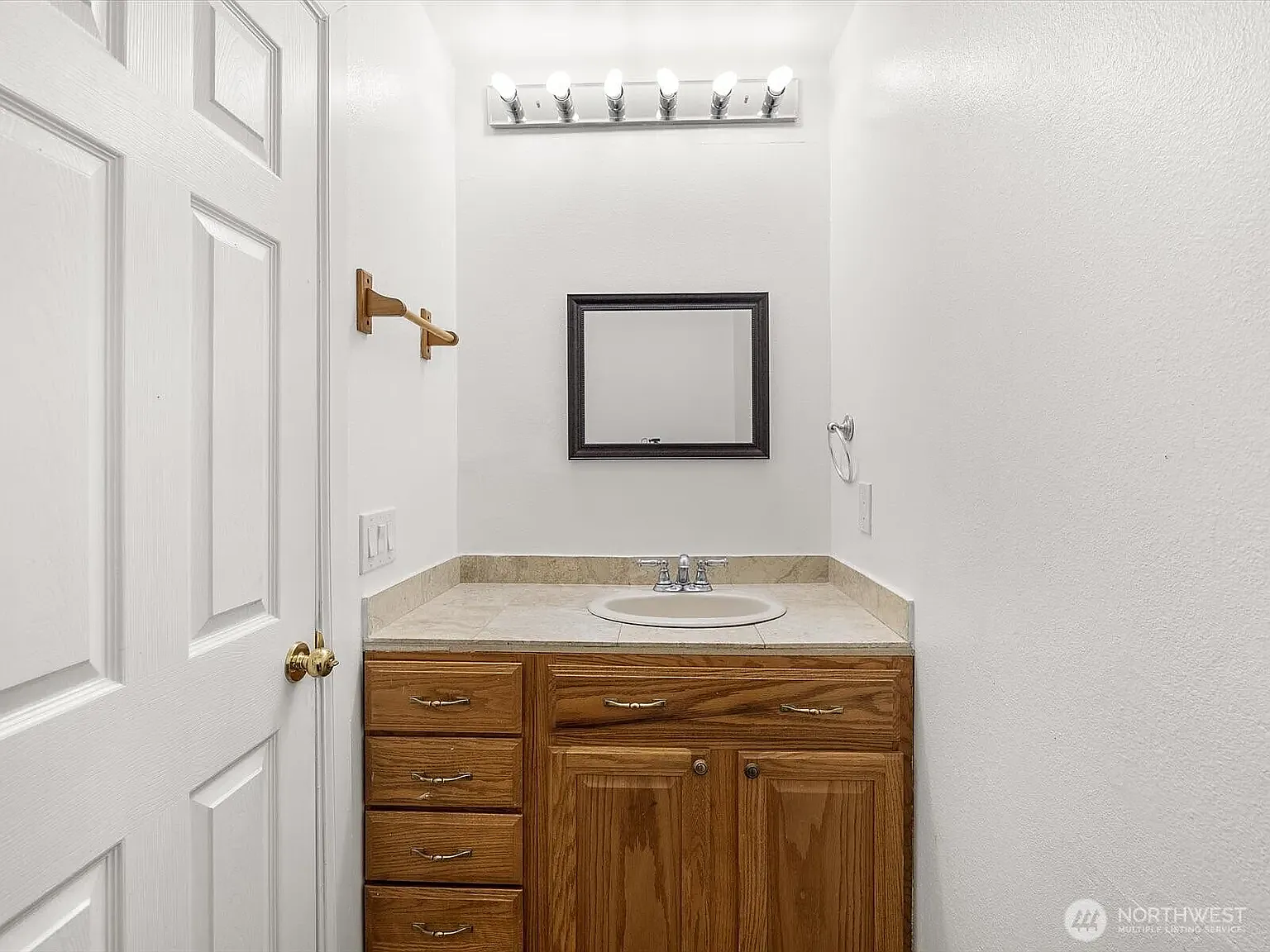 2 bed, 955 sqft, $2,049 — Photo 3