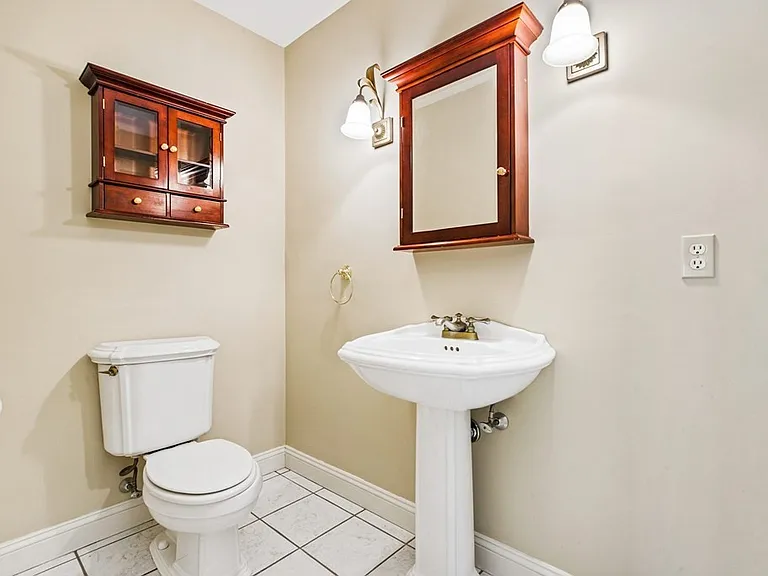 42 Oak Bluff Cir — Photo 29
