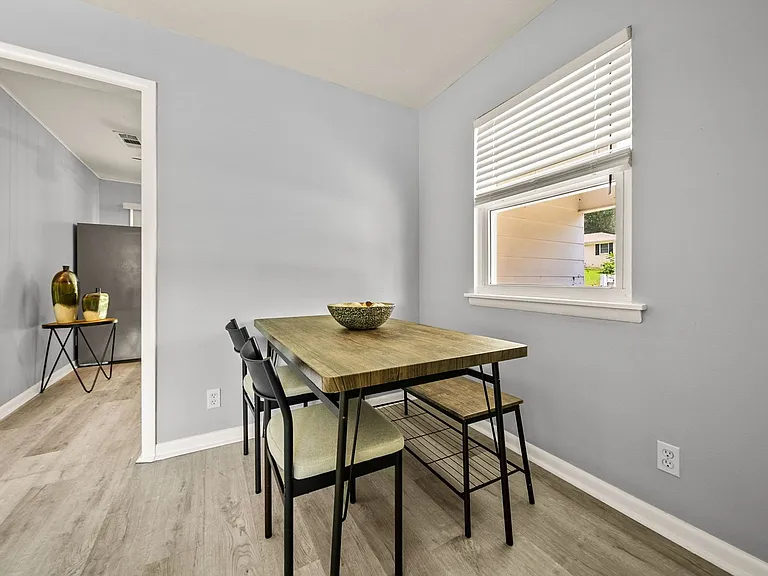 15 Village Ct — Photo 7