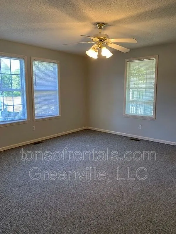 2 bed, 1.0 bath, 1000 sqft, $1,075 — Photo 2