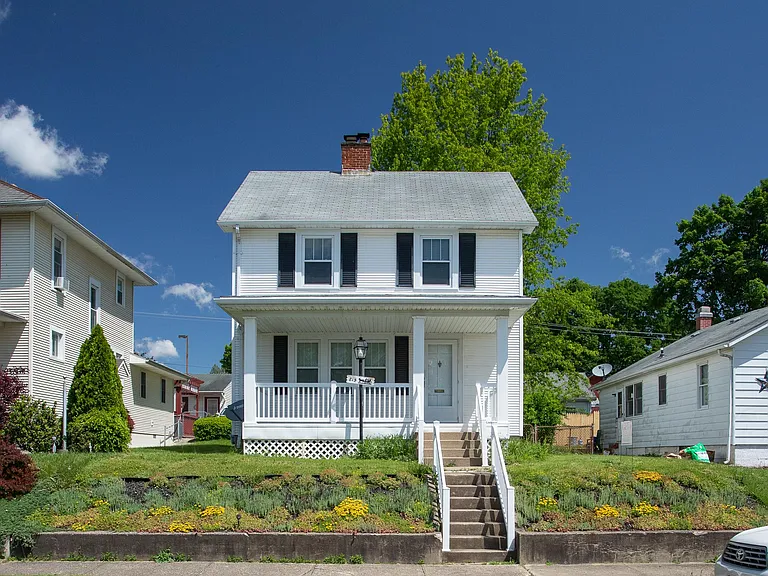 815 E Chestnut St — Photo 1