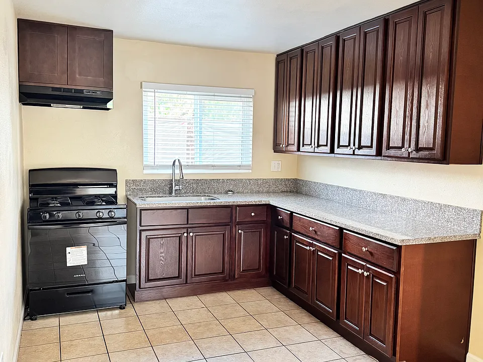 127 E Louise St #3