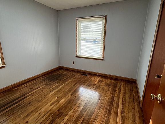 5th image of 24454 Stewart Ave