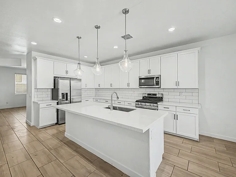 10984 W Pierce St — Photo 11