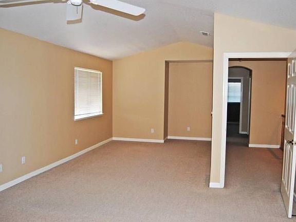 4th image of 5845 Pebble Creek Dr