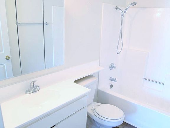 5th image of 11051 Hesby St #15