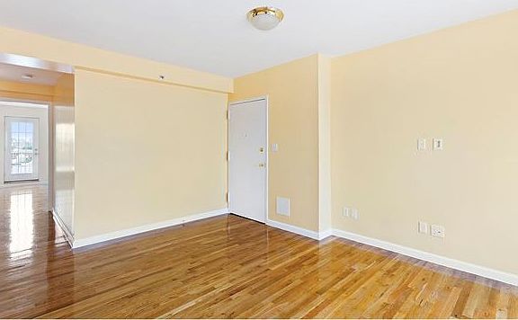 2nd image of 2582 37th St APT 6B