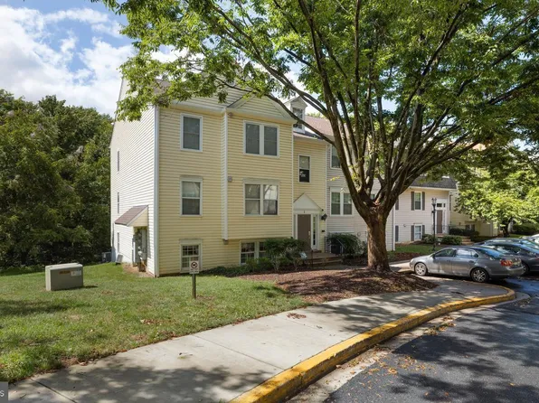 1 Pickering Ct APT 102, Germantown, MD 20874
