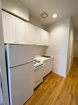 Rented by Jonis Realty | media 18