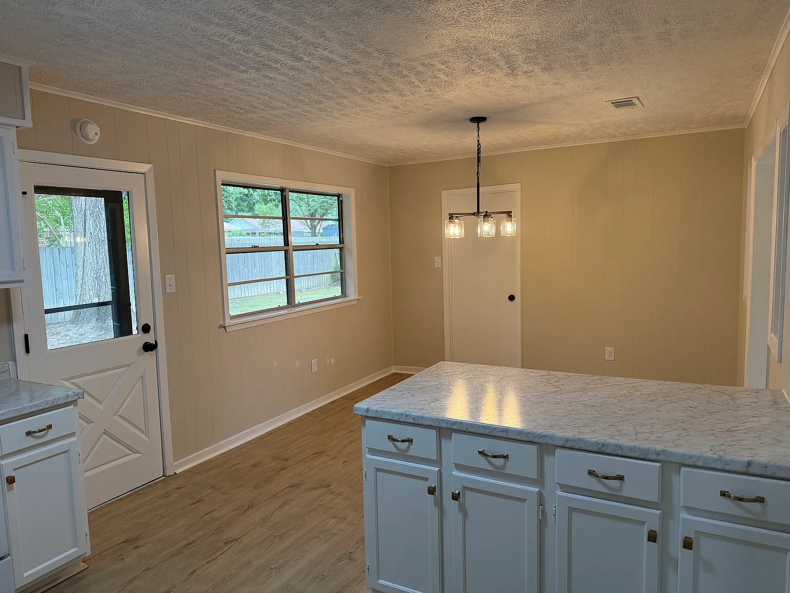 4 bed, 2.5 bath, 1590 sqft, $1,825 — Photo 4