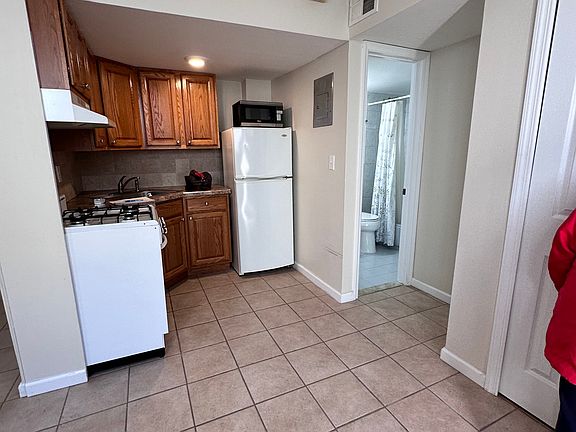 3rd image of 121 Lindbergh Ave Floor 1