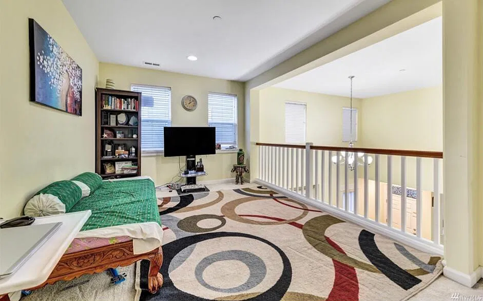 5 bed, 2937 sqft, $4,350 — Photo 4