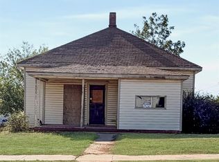 409 N 6th St, Sayre, OK 73662
