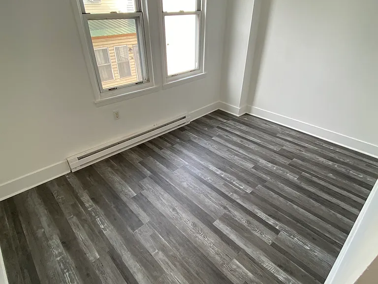 427 W Market St — Photo 8