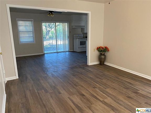 3rd image of 2822 Shady Hill Dr