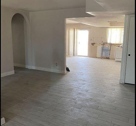 3rd image of 682 W Park Ave