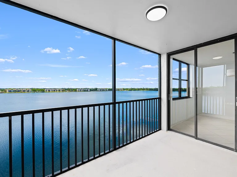 105 Lake Emerald Dr #706 — Photo 3