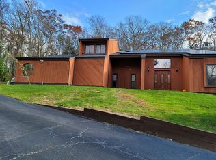 98 Bagatelle Rd, Melville, NY 11747