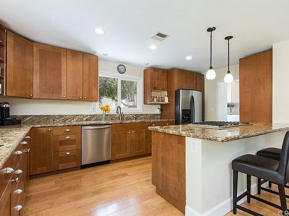 4th image of 23506 Balmoral Ln